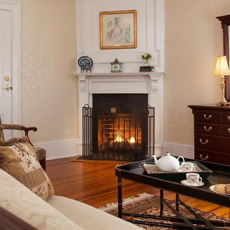 Inn At Warner Hall Глостер Экстерьер фото