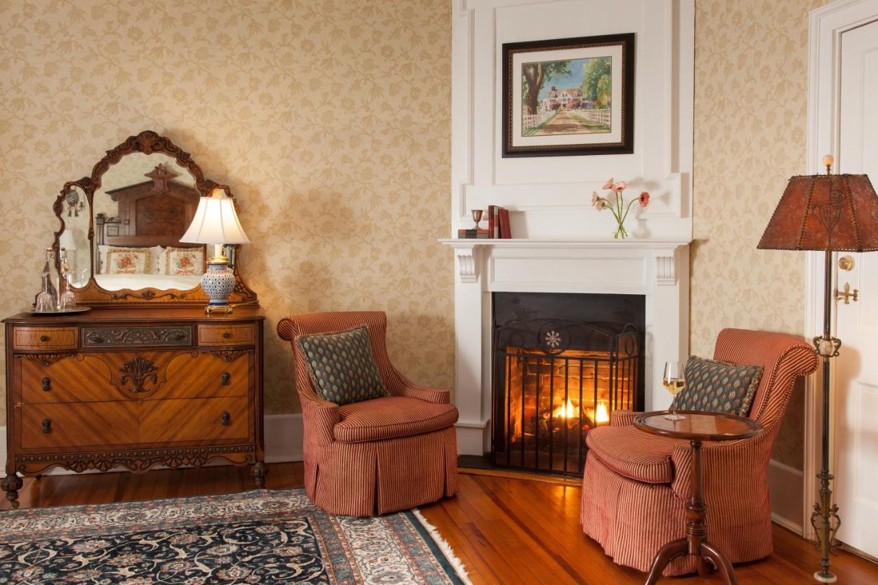 Inn At Warner Hall Глостер Экстерьер фото